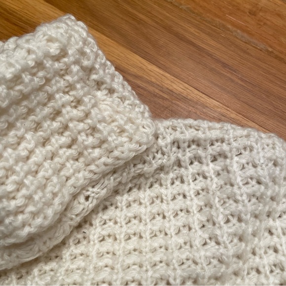 Chunky Warm Winter White Turtleneck Knit Sweater - Picture 6 of 9